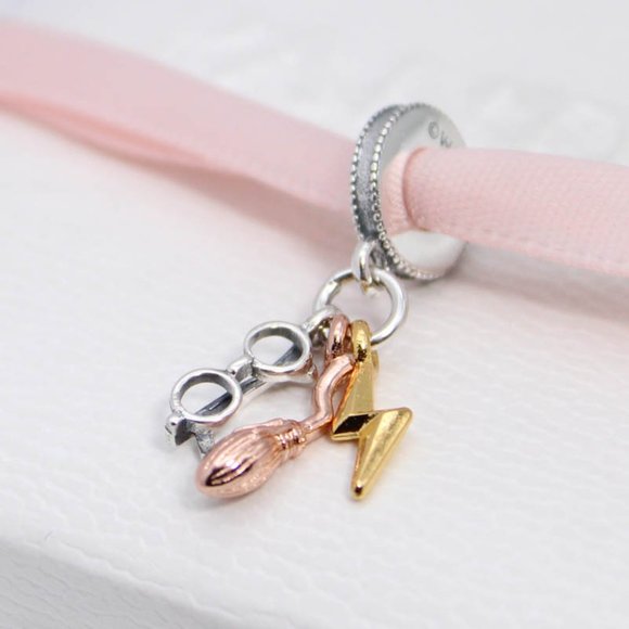 Pandora Harry Potter, Glasses, Nimbus 2000 & Lightning Bolt Dangle Charm - Picture 4 of 7